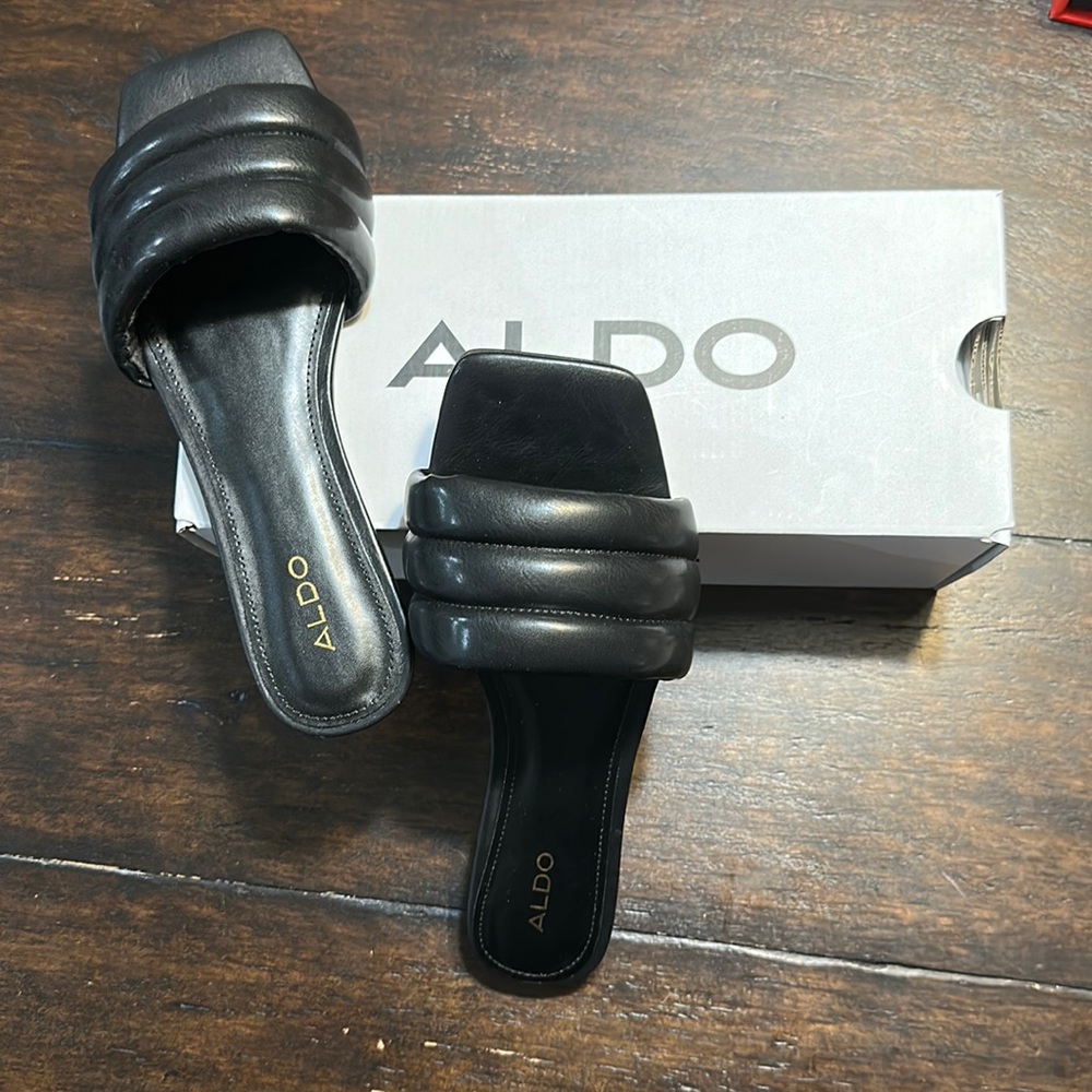 New in box!  ALDO Black Sandals - Size 8-1/2. - Picture 2 of 10